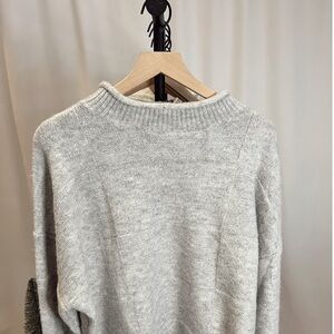 Women’s Crewneck Knit Sweater - Light Gray